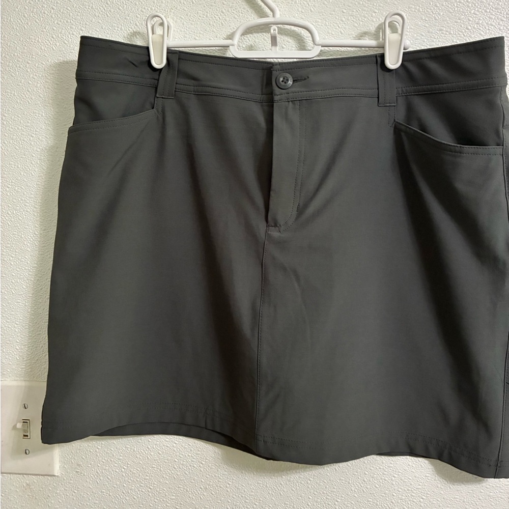 Eddie Bauer grey active wear skort 14